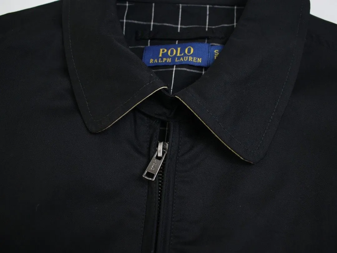 P306 💰Ralph Lauren/Ralph Lauren American vintage classic lapel old cadre retro jacket. Classic design. Timeless classic. The cotton fabric is thick and wide, showing a sense of vintage. The collar and cuffs are decorated with colorful plaid. It looks good on both men and women. Wear it as comfortable as you want. It focuses on relaxed retro YYDS. One piece for both men and women. An indispensable piece for autumn and winter. The most popular jacket at the moment. One hundred percent cotton twill is thick and thick, ⚠️correctly spaced red and green plaid lining, imported high-density embroidery. The Harrington jacket has a loose fit, is short and fat, and is super versatile. It is clean-fitting and is suitable for both men and women. Color: Black Size: M-XXL Size Length Bust Sleeve length Shoulder width M 67 110 61 L 68 114 62 XL 70 118 63 2XL 72 122 64